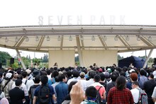 AKB48「梅雨を吹き飛ばせ」の様子。(c)AKS