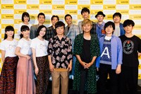 囲み取材の模様。（撮影：上山陽介）