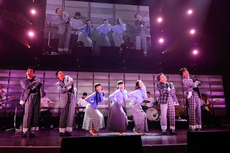 s**t kingzとPerfumeのコラボの様子。（撮影：上山陽介）