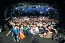 SHE IS SUMMER 3rd ANNIVERSARY ワンマンライブ「FOOD COURT」の様子。（撮影：曽我美芽）