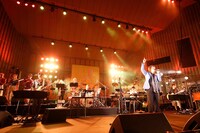 タケカワユキヒデのライブの様子。（提供：日比谷音楽祭）