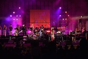 タケカワユキヒデとJUJUのセッションの様子。(提供:日比谷音楽祭)