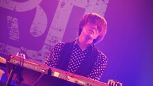 柴﨑洋輔（Key）（写真提供：ソニー・ミュージックレーベルズ）