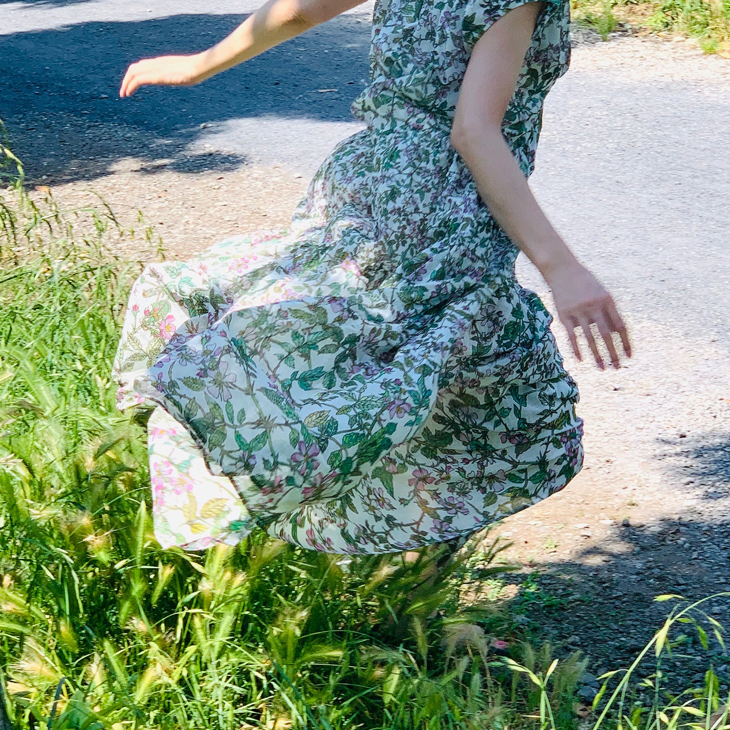 「Composition-a」新作ワンピースのイメージビジュアル。