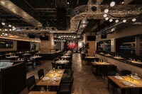 Live & Restaurant LDH kitchen THE TOKYO HANEDAの様子。