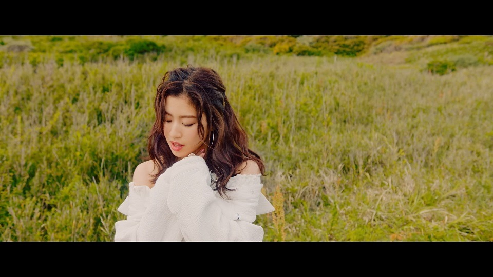 當山みれい「大嫌い feat. さなり」ミュージックビデオのワンシーン。