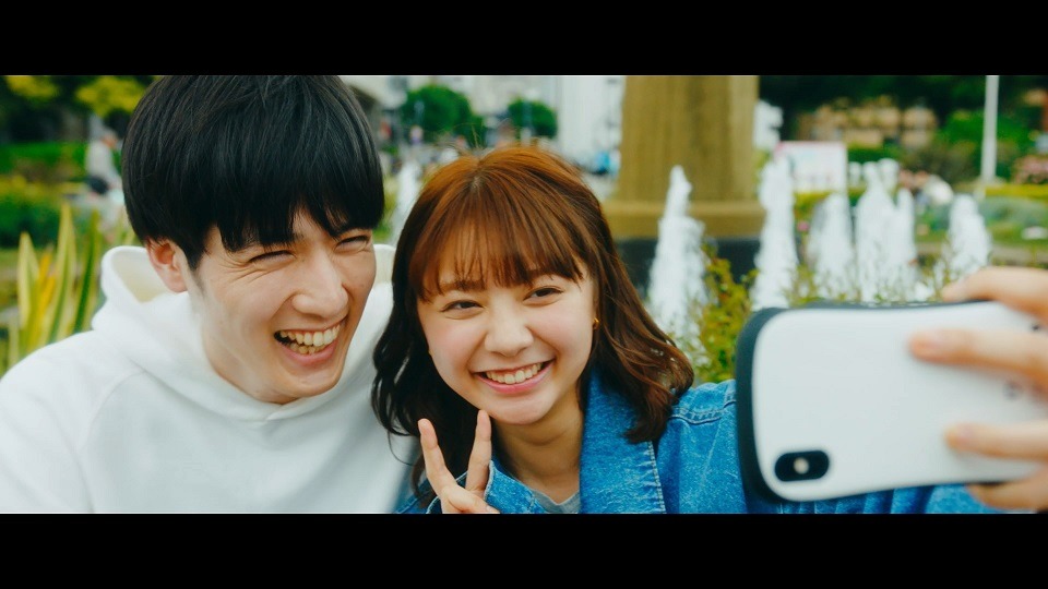 當山みれい「大嫌い feat. さなり」ミュージックビデオのワンシーン。