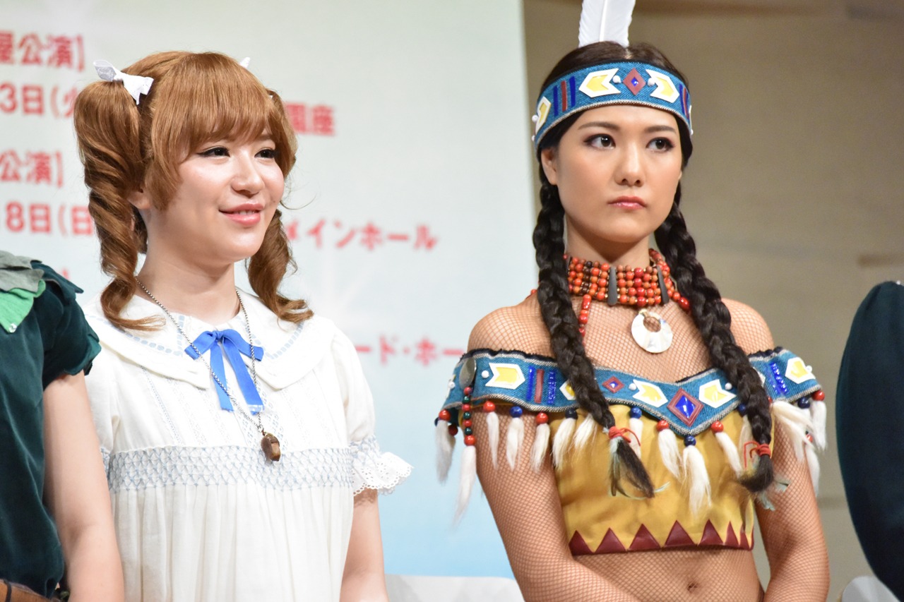 左から河西智美、宮澤佐江。