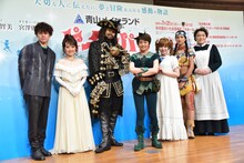 左から藤田俊太郎、入絵加奈子、EXILE NESMITH、吉柳咲良、河西智美、宮澤佐江、久保田磨希。