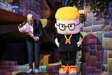 頭を下げる関口メンディーとハローメンディー。