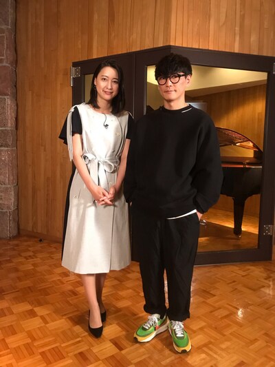 小川彩佳と山口一郎。