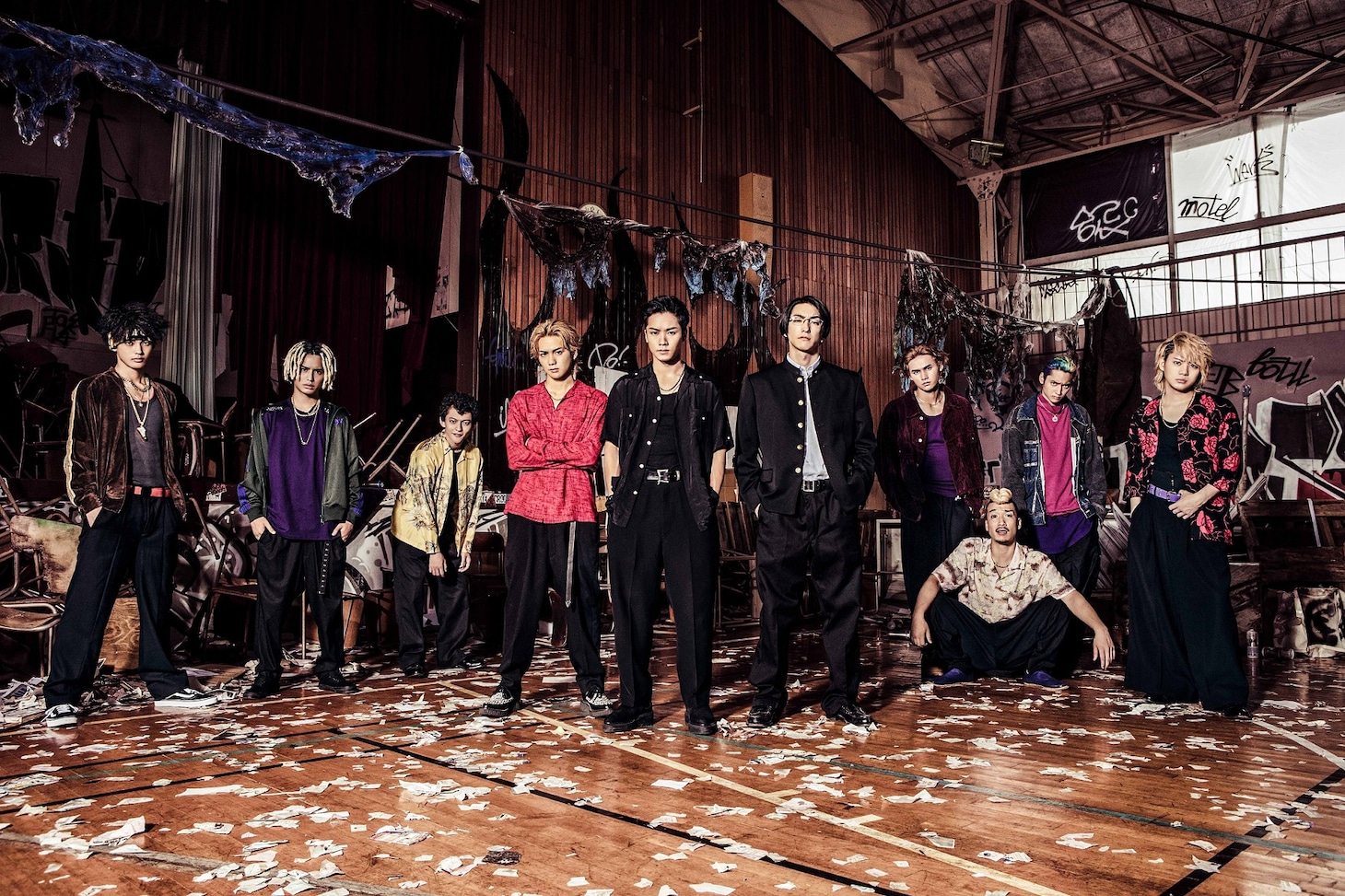 「HiGH&LOW THE WORST EPISODE.O」より、鬼邪高校全日制メンバー。左から神尾楓珠、中島健、福山康平、吉野北人、川村壱馬、前田公輝、龍、うえきやサトシ、鈴木昂秀、佐藤流司。