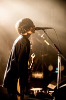 アマダシンスケ（B, Vo）（Photo by masalivephoto）