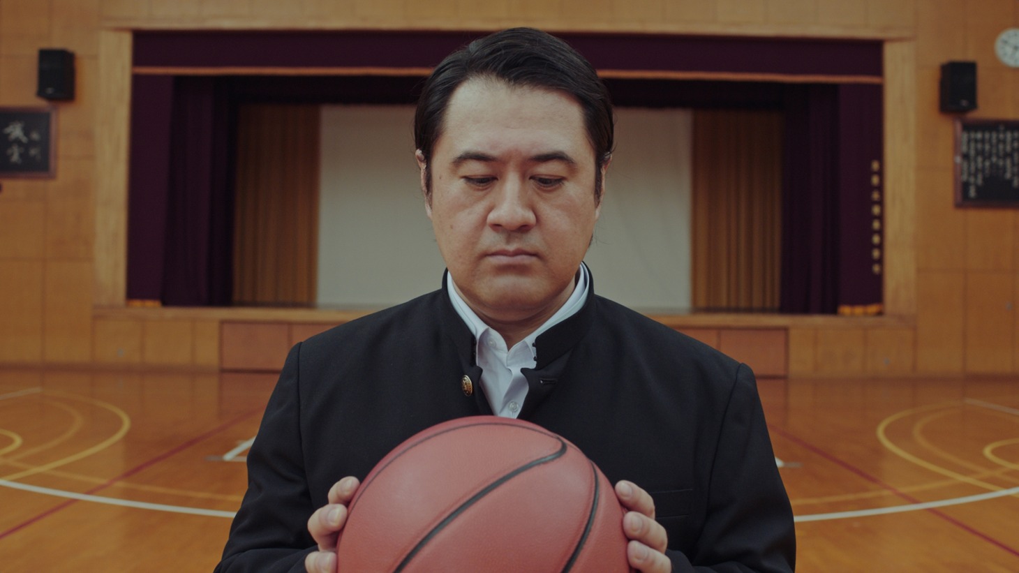 「オランジーナ100」のWeb動画「朝から青春」編より。