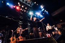 「折坂悠太 Oneman Live 2019」東京・東京キネマ倶楽部公演の様子。（撮影：タイコウクニヨシ）