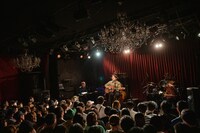 「折坂悠太 Oneman Live 2019」大阪・Shangri-La公演の様子。（撮影：齊藤真吾）