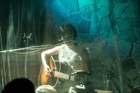 湯木慧ワンマンライブ「誕生～始まりの心実～」の様子。（撮影：小嶋文子）