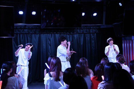 SALTY's「塩会～新衣装お披露目会～」の様子。