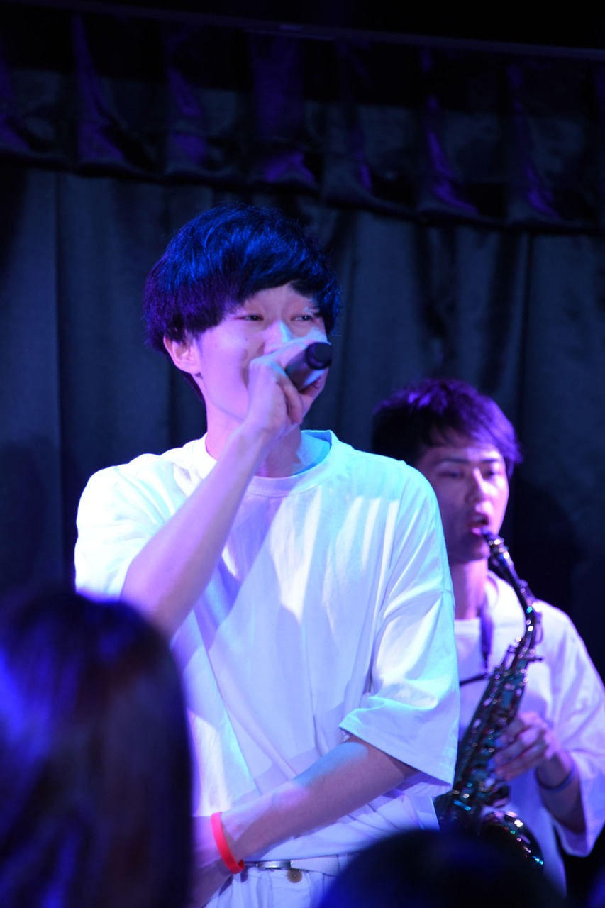 塩村（Vo / 松村惇史［ex. テゴネハンバーグ］）