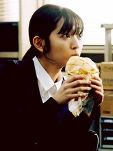 鈴木愛理演じる吉村美月。(c)「Iターン」製作委員会