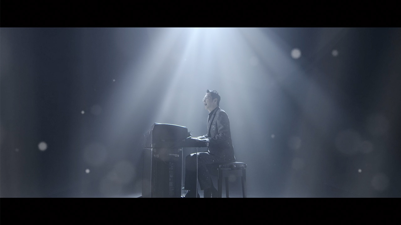 徳永英明「太陽がいっぱい～Self-Cover Ver.～」ミュージックビデオのワンシーン。