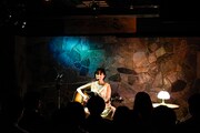 湯木慧ワンマンライブ「誕生～始まりの心実～」の様子。（撮影：小嶋文子）
