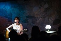 湯木慧ワンマンライブ「誕生～始まりの心実～」の様子。（撮影：小嶋文子）
