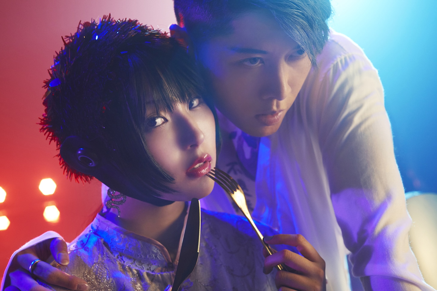 左からDAOKO、MIYAVI。