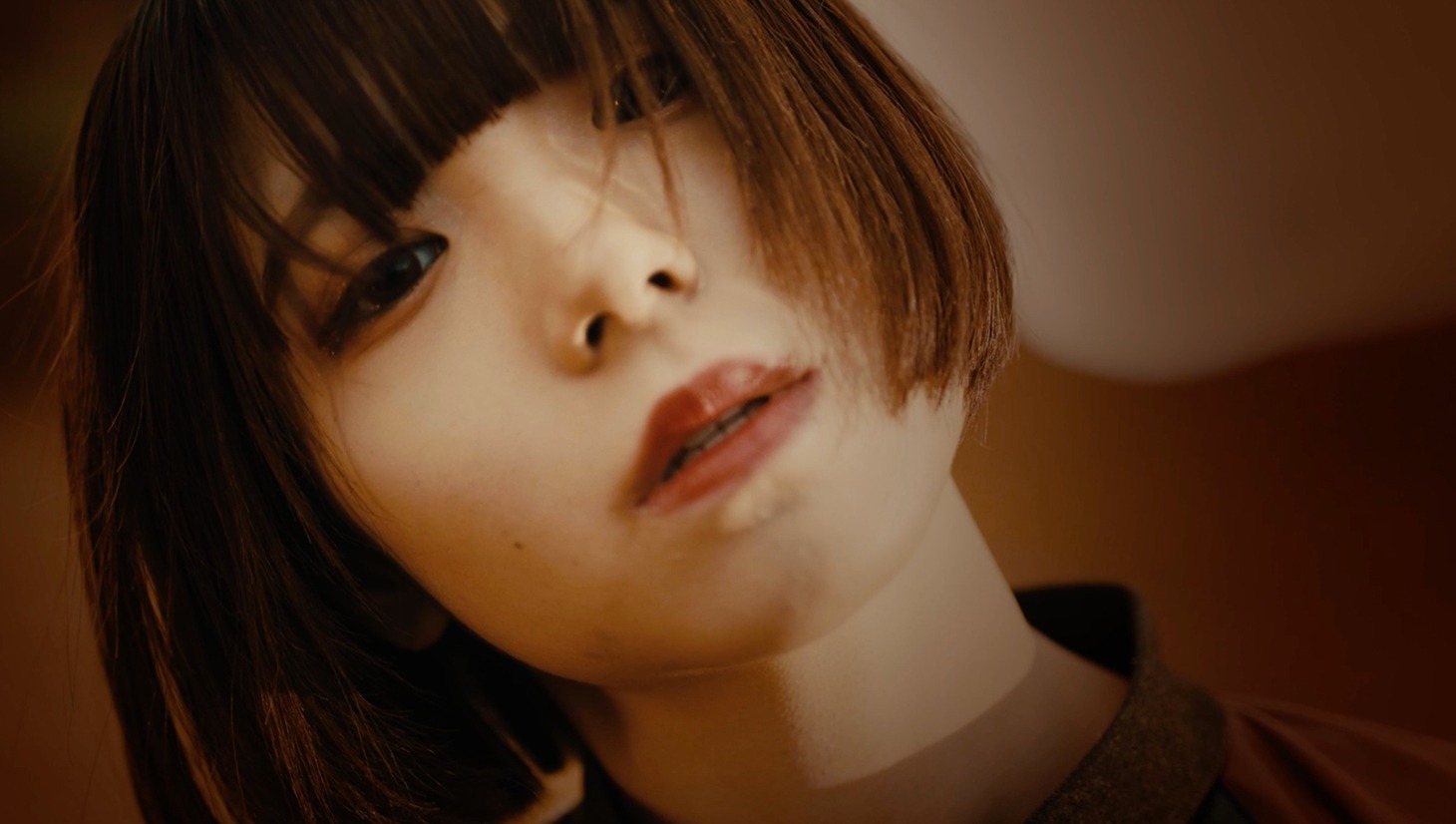 BiSH「DiSTANCE」ティザー映像のワンシーン。