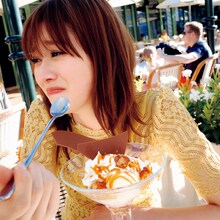 守屋茜の1st写真集「潜在意識」より。（撮影：桑島智輝）