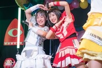 左から藤宮めい、朝比奈れい。（写真提供：キングレコード）