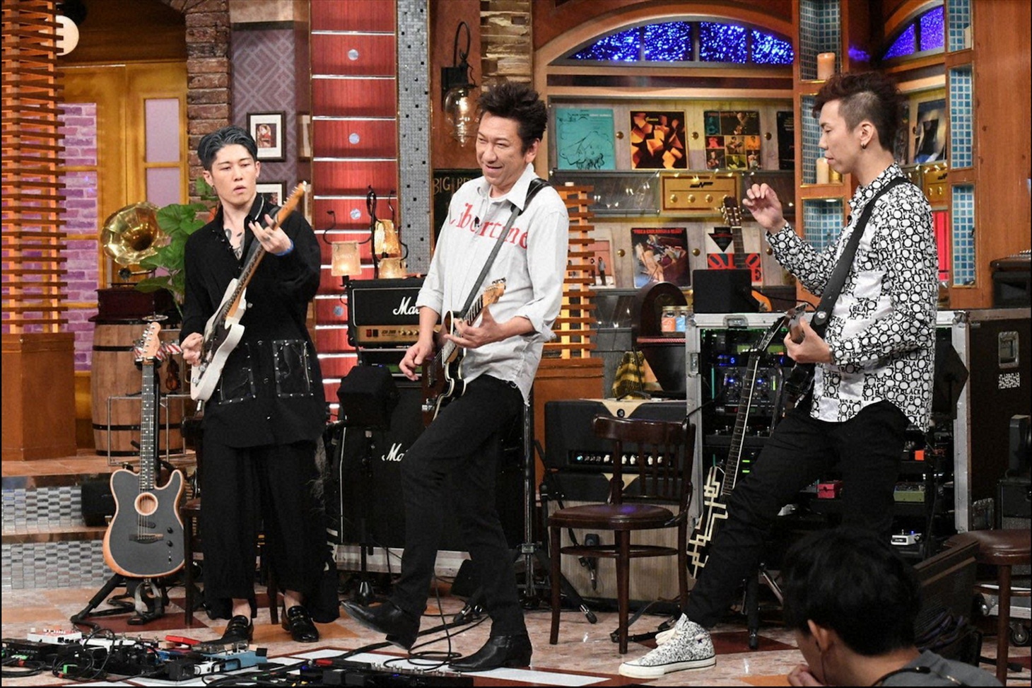 左からMIYAVI、布袋寅泰、黒田晃年。(c)テレビ朝日