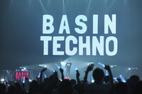 「BASIN TECHNO」の様子。（写真提供：ソニー・ミュージックレーベルズ）