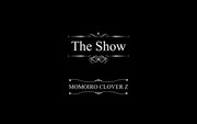 「The Show」のMVのワンシーン。