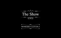「The Show」のMVのワンシーン。