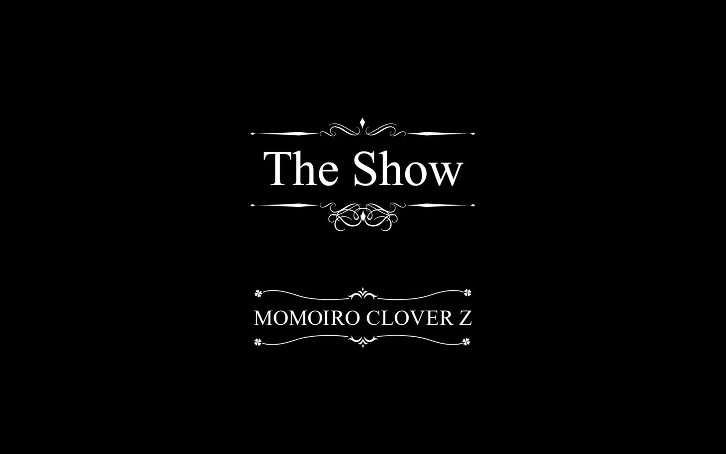 「The Show」のMVのワンシーン。