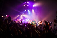 「ヤバイTシャツ屋さん “Tank-top Festival in JAPAN” TOUR 2019 in サンリオピューロランド」の様子。（Photo by Oike Kaori）(c)2019 SANRIO CO., LTD.