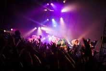 「ヤバイTシャツ屋さん “Tank-top Festival in JAPAN” TOUR 2019 in サンリオピューロランド」の様子。（Photo by Oike Kaori）(c)2019 SANRIO CO., LTD.