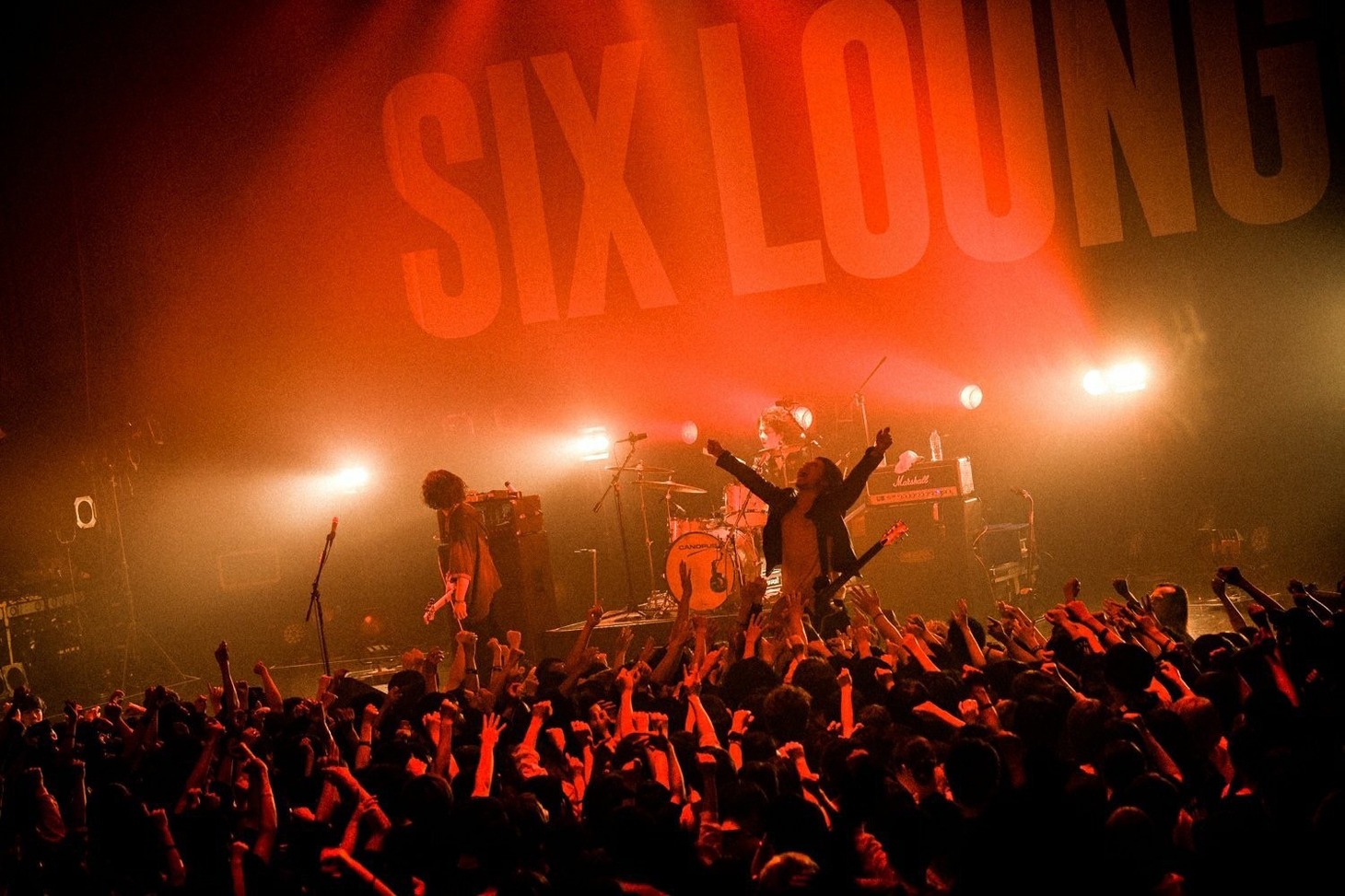 SIX LOUNGE「SIX LOUNGE TOUR 2019 "in LOVE"」東京・新木場STUDIO COAST公演の様子。（撮影：夏目圭一郎）