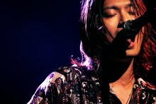 光村龍哉（Vo, G）（撮影：岡田貴之）