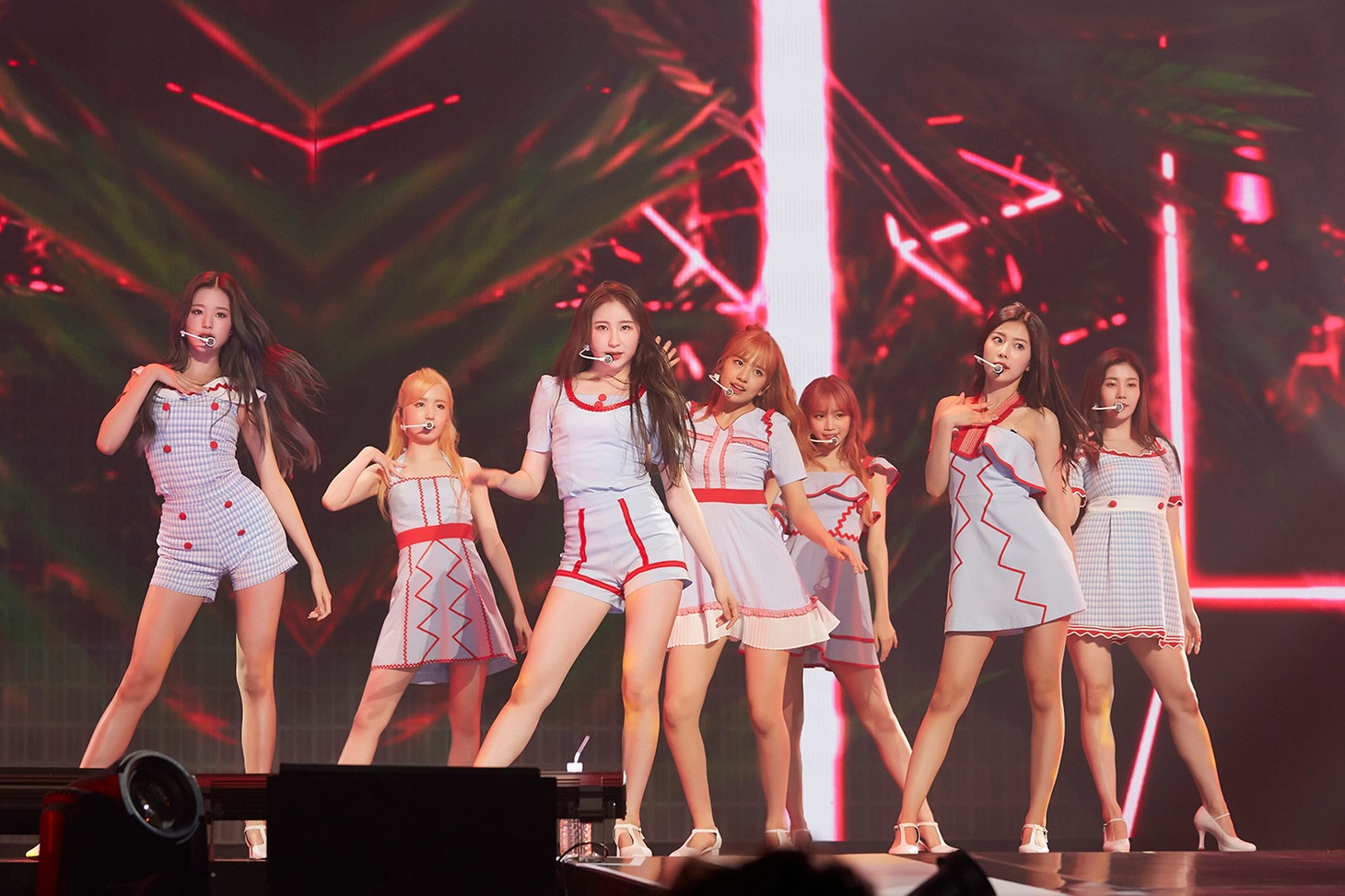 「IZ*ONE 1st Concert『Eyes On Me』inソウル」の様子。 (c)OFF THE RECORD