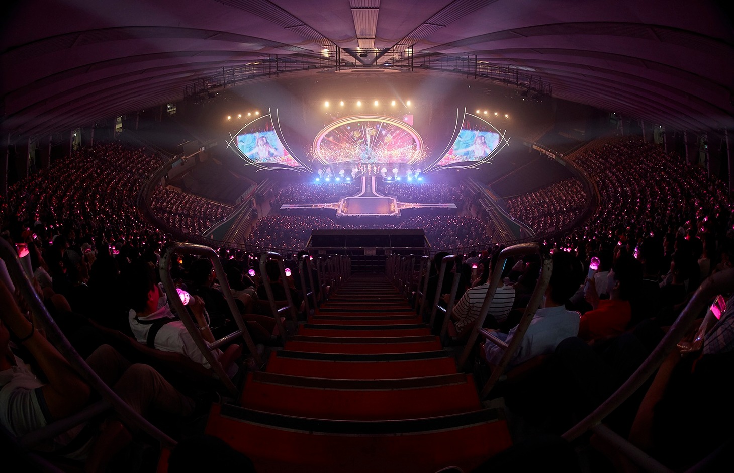 「IZ*ONE 1st Concert『Eyes On Me』inソウル」の様子。 (c)OFF THE RECORD