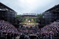 鈴村健一「鈴村健一 満天LIVE 2019 ～ぼくらの前夜祭・ぼくらの後夜祭～」の様子。（撮影：草刈雅之）