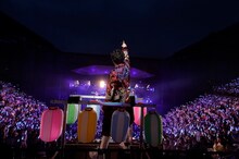 鈴村健一「鈴村健一 満天LIVE 2019 ～ぼくらの前夜祭・ぼくらの後夜祭～」の様子。（撮影：草刈雅之）