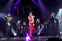 テミン「TAEMIN ARENA TOUR 2019 ～X～」（Xに上付きTMが正式表記）北海道・真駒内セキスイハイムアイスアリーナ公演の様子。（撮影：上飯坂一）