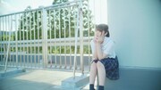 日向坂46「ドレミソラシド」MVのワンシーン。