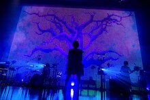 三月のパンタシア「ガールズブルー・ハッピーサッド」の様子。（撮影：則常智宏）