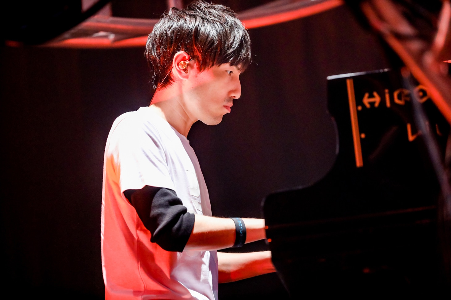澤野弘之（Photo by Viola Kam [V'z Twinkle]）