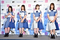 左から渡邉美穂、小坂菜緒、佐々木美玲、佐々木久美。