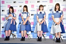 左から渡邉美穂、小坂菜緒、佐々木美玲、佐々木久美。